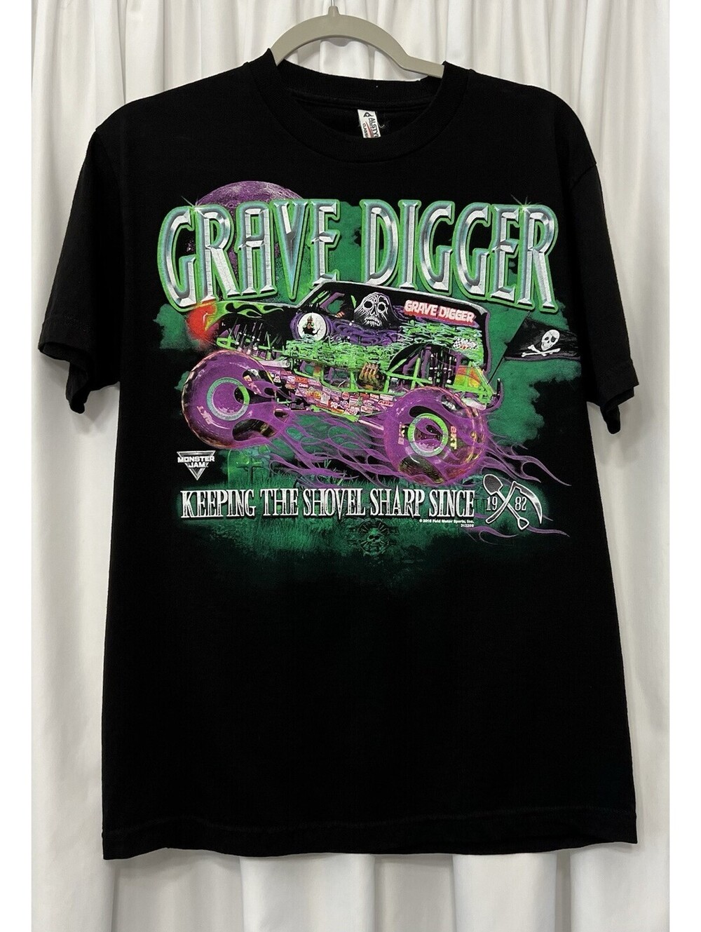 Rare Grave Digger Monster Truck black T shirt Size Medium Monster Jam 2021